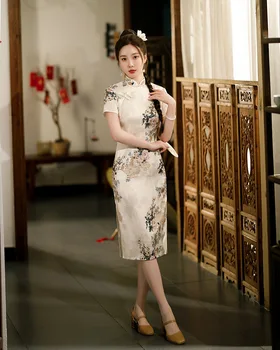 Елегантна винтажное традиционното китайското атласное рокля Чонсам с яка-ботуш и къс ръкав Ципао с принтом дължина до коляното