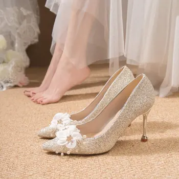 Обувки с кристали 2023, Златни обувки-лодка с остри пръсти, баскетболни сандали на платформа без закопчалка, женски накити за младоженци върху фина дантела